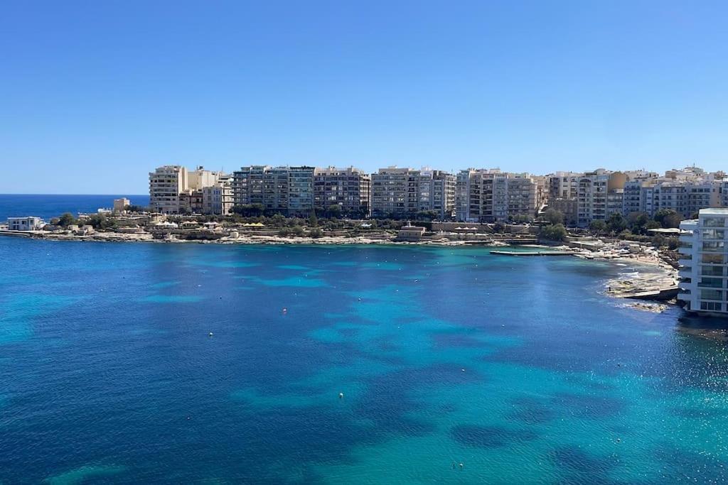 Stunning Beachfront Apartment In St Julians Sliema Exterior photo